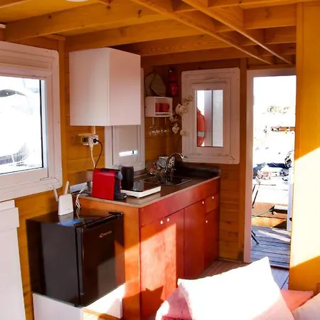 Casa Vacanza Galleggiante Per 4 Piu' 2 Persone *
