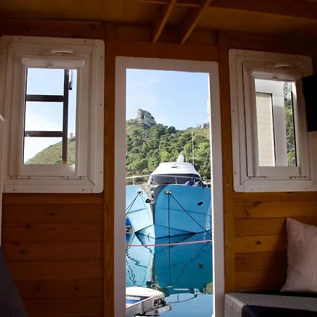 Casa Vacanza Galleggiante Per 4 Piu' 2 Persone * 卡利亚里