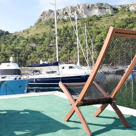Casa Vacanza Galleggiante Per 4 Piu' 2 Persone